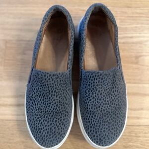 Women’s Nordstrom Caslon slip on sneaker